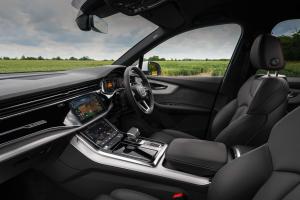 Audi Q7 55 TFSI e Quattro S-Line 2020 года  (UK)